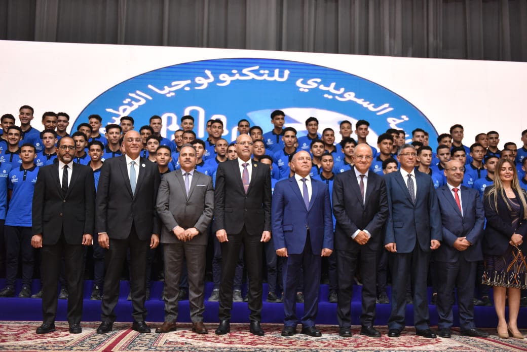 وزير القوى العامله 